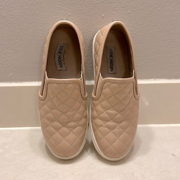 Steve Madden slip ons Size 7.5 - Picture 2 of 4